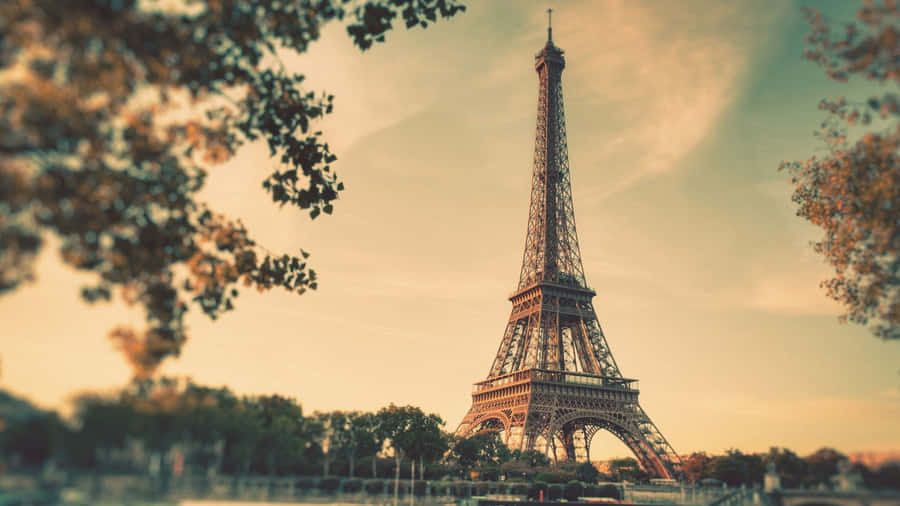Vintage Desktop Eiffel Tower Wallpaper