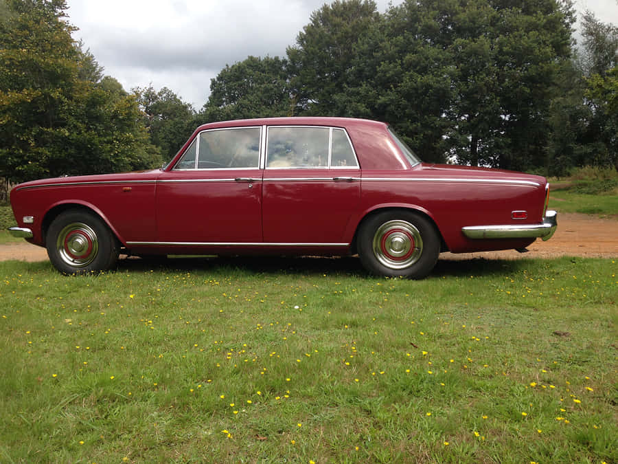 Vintage Elegance: Classic Bentley T1 Wallpaper