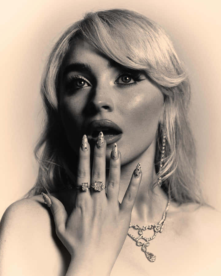 Vintage Glamour Sabrina Carpenter Wallpaper