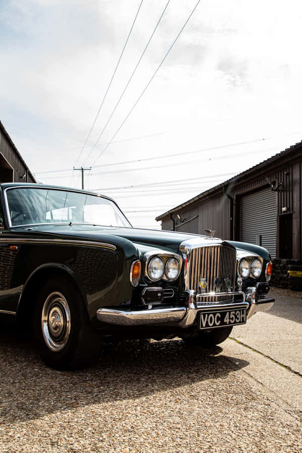 Vintage Luxury - Classic Bentley T1 Wallpaper