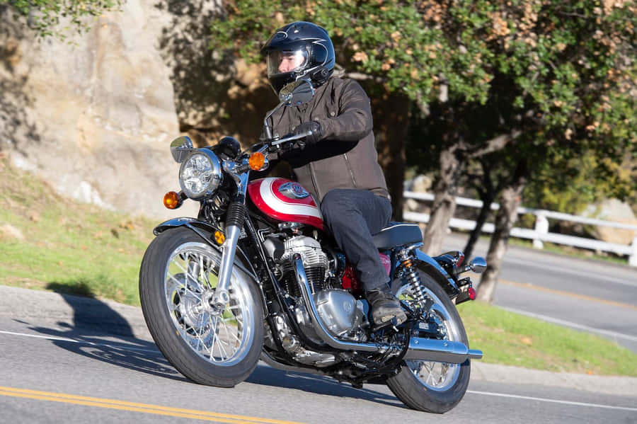 Vintage Ride: Retro Motorcycle Wallpaper