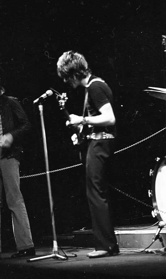 Vintage Rock Performance Blackand White Wallpaper