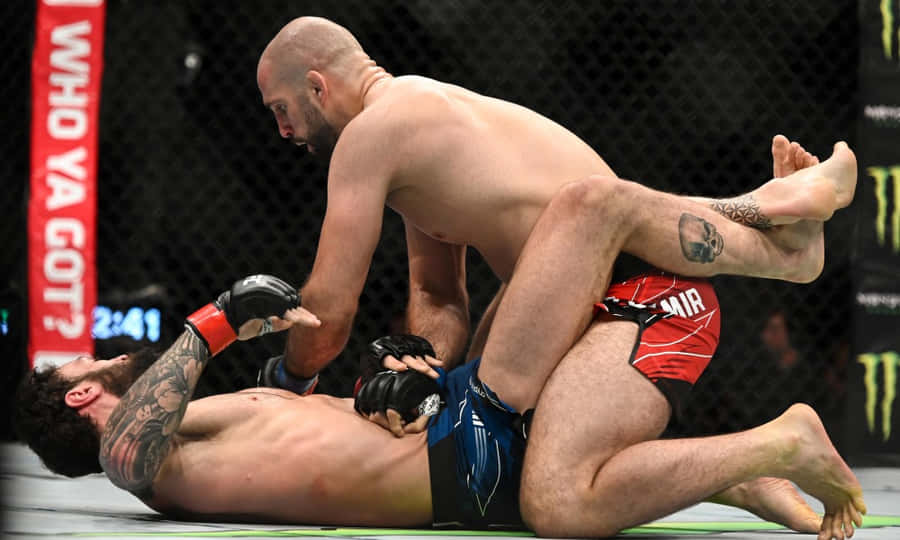 Volkan Oezdemir Training In The Octagon Wallpaper