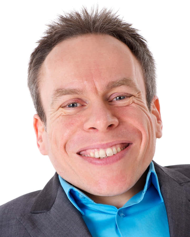 Warwick Davis Smiling At An Event Wallpaper