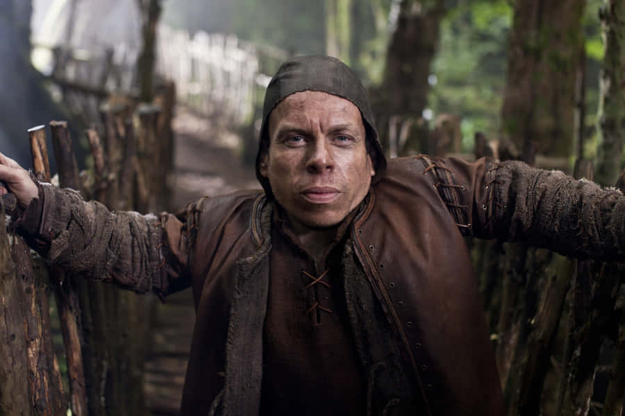 Warwick Davis Strikes A Pose In A Relaxed Photoshoot Wallpaper