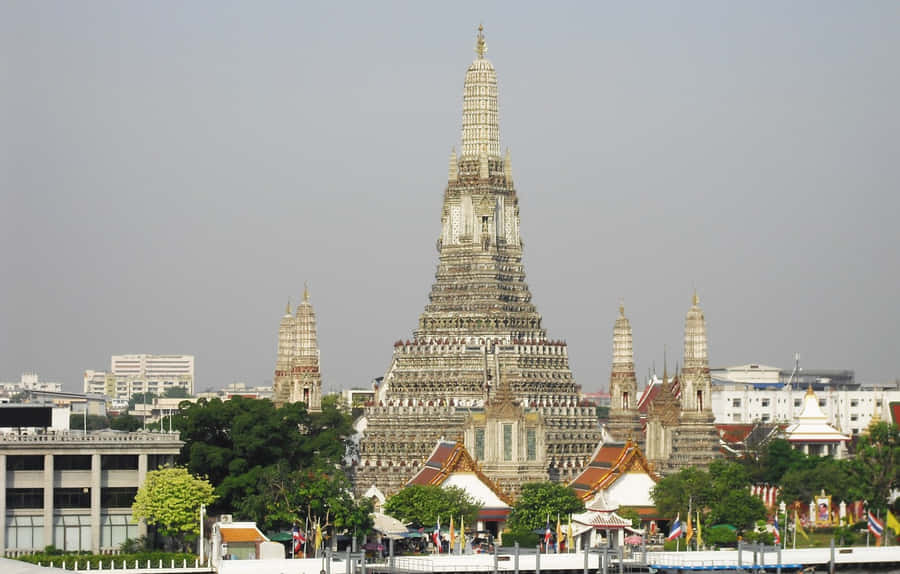 Wat Arun In A Gloomy Weather Wallpaper