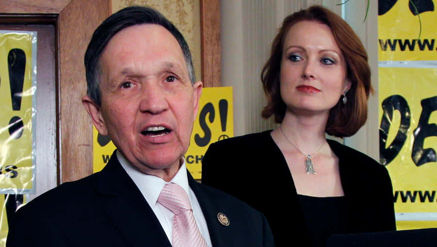 Wife Of Dennis Kucinich Dressed In Black Wallpaper