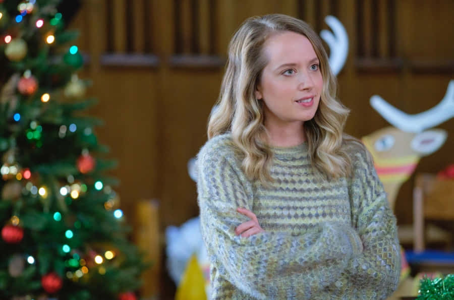 Womanin Christmas Setting Wallpaper