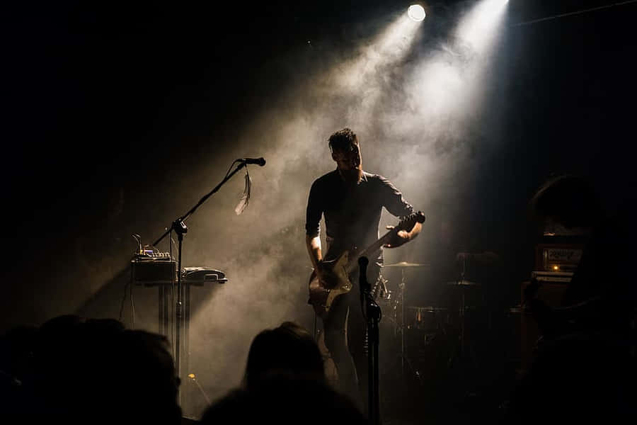 Worship_ Leader_ In_ Concert_ Silhouette Wallpaper