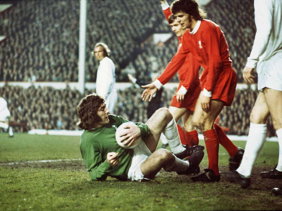 Young Football Players Pat Jennings Versus Peter Cormack Wallpaper