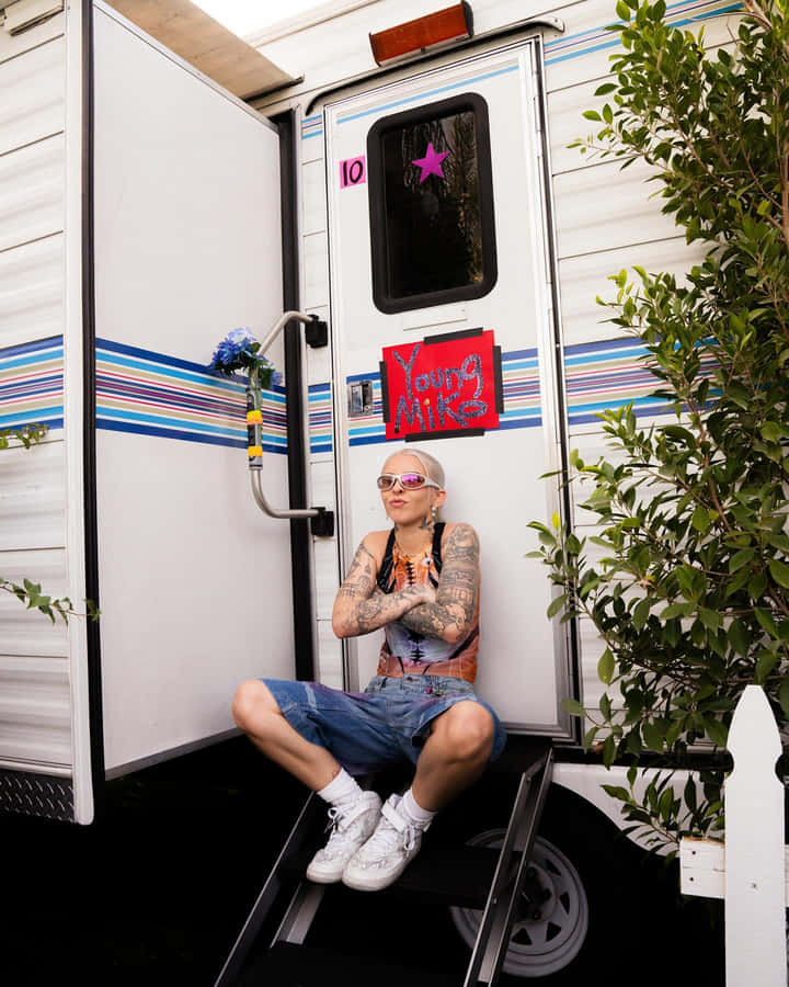 Young Miko Trailer Relaxation Wallpaper