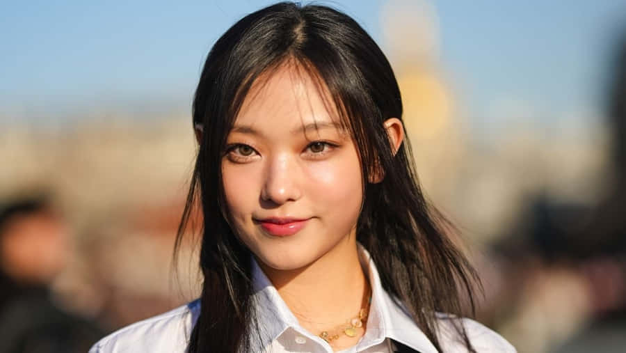 Young Woman Sunlit Portrait Wallpaper