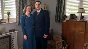 1940s Couple Classic Attire Wallpaper