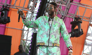 2 Chainz At Revolve Festival Wallpaper