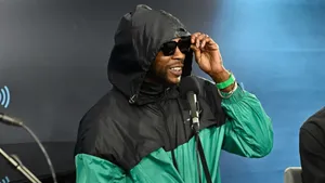 2 Chainz At Siriusxm Studio Wallpaper