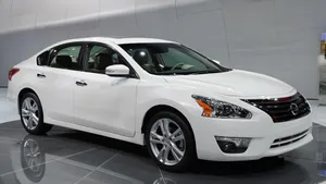 2022 Nissan Altima: Bridging Elegance And Performance Wallpaper