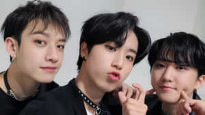 3racha Kpop Trio Selfie Wallpaper