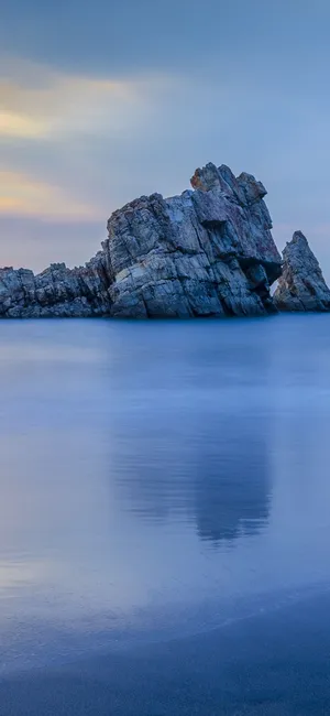 4k Iphone Rock Formation At Beach Wallpaper