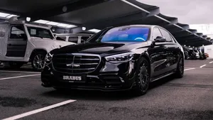 4k Mercedes In Parking Lot Wallpaper