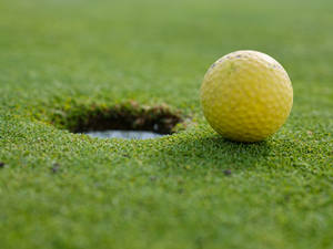 4k Yellow Golf Ball Wallpaper