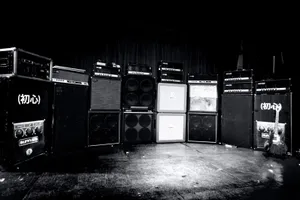 A Black And White Photo Of Several Amps In A Room Wallpaper