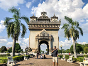 A Cultural Immersion With Patuxai Monument Wallpaper