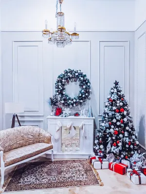 A Festive Aesthetic Christmas Tree With Presents At The Foot Wallpaper