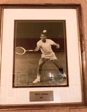 A Framed Photo Of Manuel Santana Playing Wallpaper