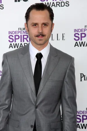 A Glimpse Into Hollywood – Giovanni Ribisi Wallpaper