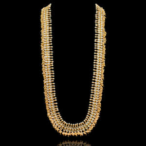 A Gold Necklace With Diamonds And Pearls Wallpaper