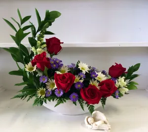 A Harmonious Blend Of Pink And Red Flowers Arranged In A Graceful Pattern. Wallpaper