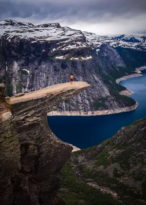 A Mystic Moment At Trolltunga Wallpaper