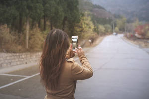 A Road Beckoning Summer Exploration Wallpaper