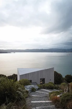 A Scenic View Of Lake Wanaka Wallpaper