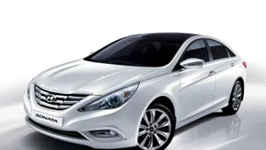 A Sleek Hyundai Sonata In A Stunning Urban Environment Wallpaper