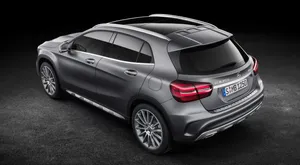 A Stunning Mercedes-benz Gla-class In Action Wallpaper