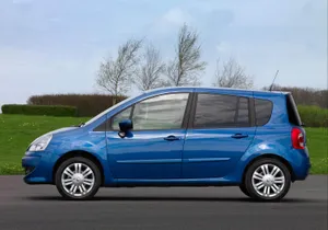 A Stylish Renault Modus On The Road Wallpaper