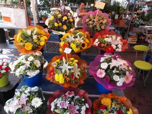 A Vibrant Flower Market Showcasing A Wide Variety Of Fresh Blooms Wallpaper