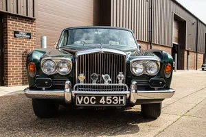 A Vintage Bentley T1 - A Classic Luxury Wallpaper