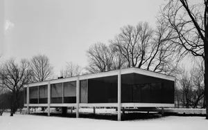 A Vintage Black And White Photograph Of A Couple Embracing At A Beach Wallpaper