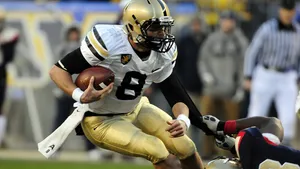 A Wide Receiver Ready For The Catch Wallpaper