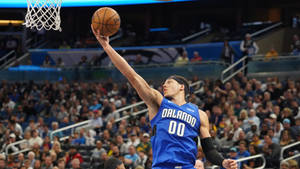 Aaron Gordon Lay Up Pose Wallpaper