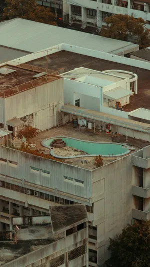 Abandoned Rooftop Pool Wallpaper