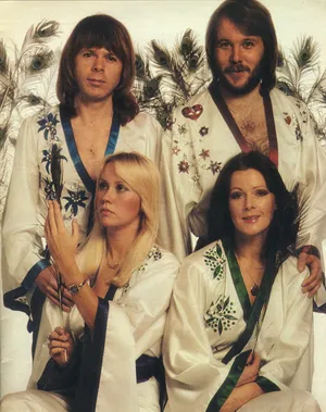 Abba White Kimono Wallpaper