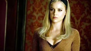 Abbie Cornish Posing At A Photoshoot Wallpaper