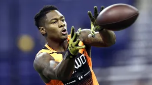 Action-packed Catch By Elite Wide Receiver Wallpaper