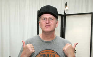 Actor Michael Rapaport Posing For A Publicity Photo Wallpaper