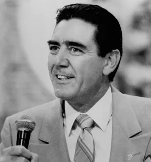 Actor R. Lee Ermey In His Iconic Role As Sergeant Hartman Wallpaper