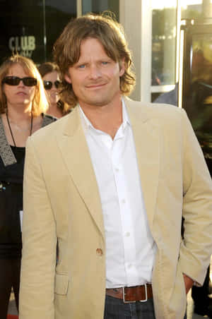 Actor Steve Zahn Poses For A Photo Wallpaper