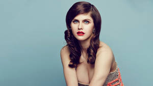 Actress Alexandra Daddario Looking Stunning In 4k Wallpaper